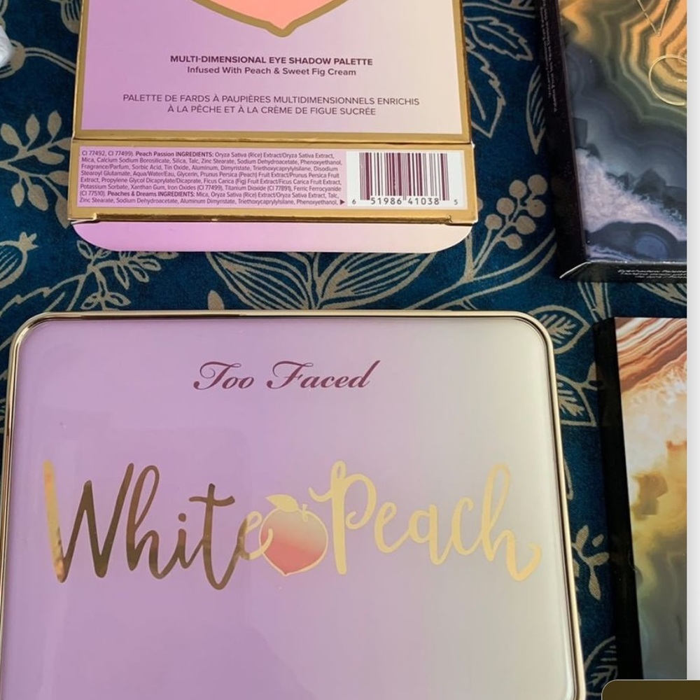 Too faced eyeshadow palette white peach